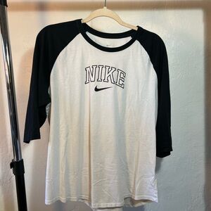 Nike Black and White Raglan 3/4
Size L
